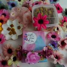 Load image into Gallery viewer, Flower Power